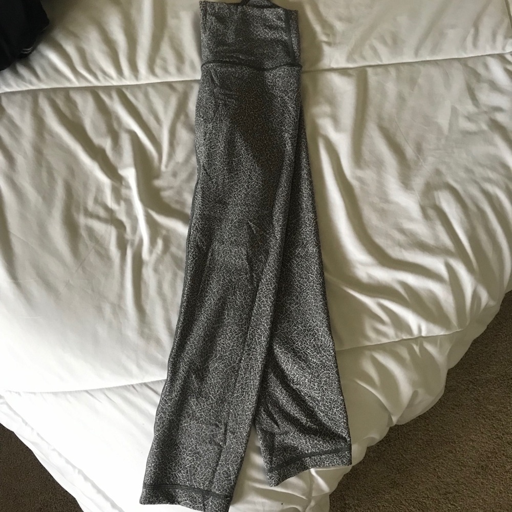 ❌SOLD❌Lululemon pants slightly worn - Picture 2 of 8
